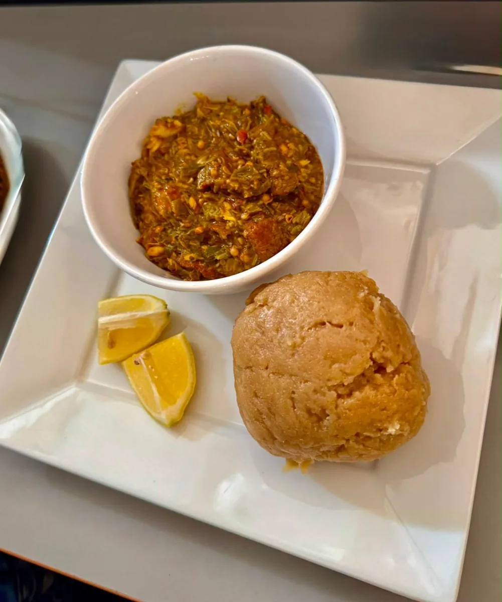 Super Kanja Okrasuppe mit Fufu